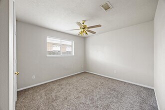 Building Photo - 19739 Mountain Dale Dr