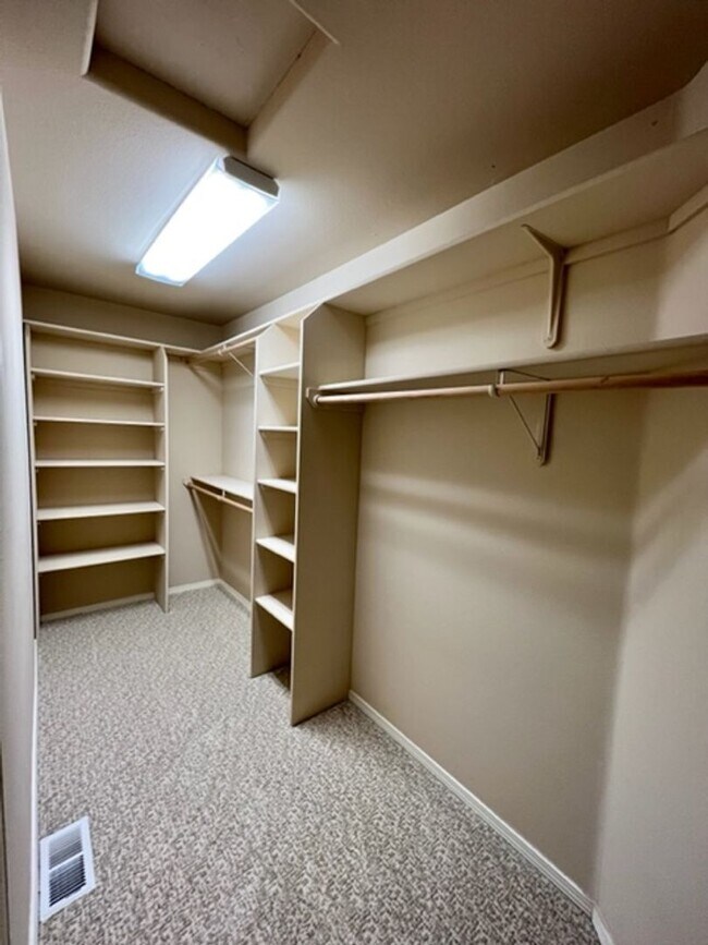 Foto del edificio - Updated 3 Bedroom Condo!