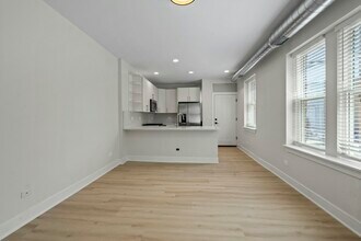 Building Photo - 432 S Maple Ave