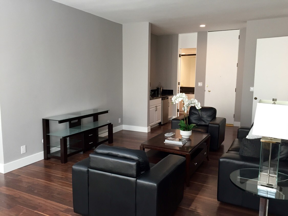 Foto principal - 350 Reeves Drive