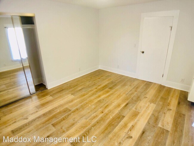 Building Photo - 651 Angelus Pl