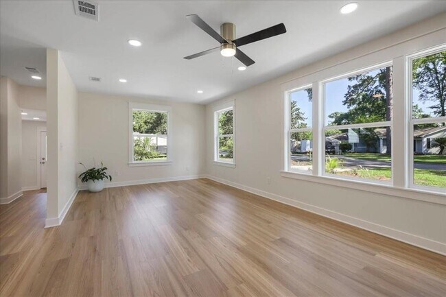 Foto del edificio - 1602 Carruthers St