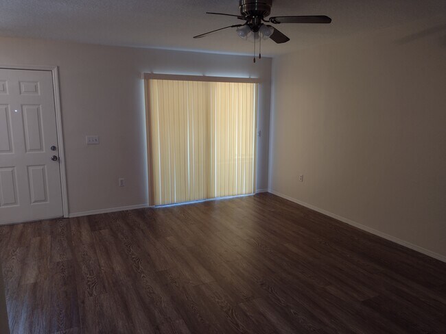 Foto del edificio - 7420 Pond Cir