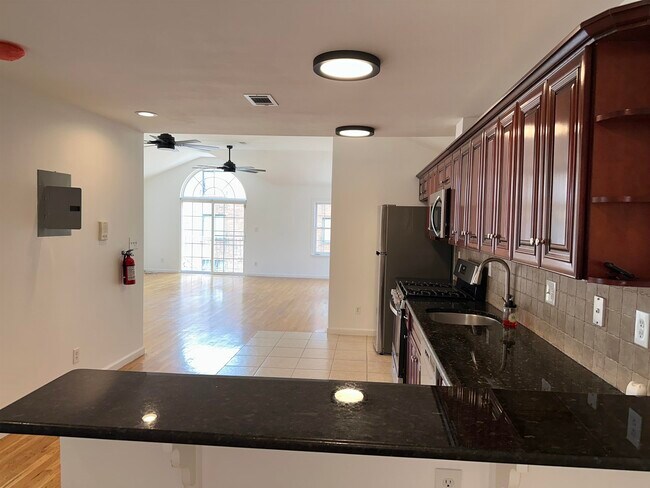 Foto del edificio - 2024 Grand Ave