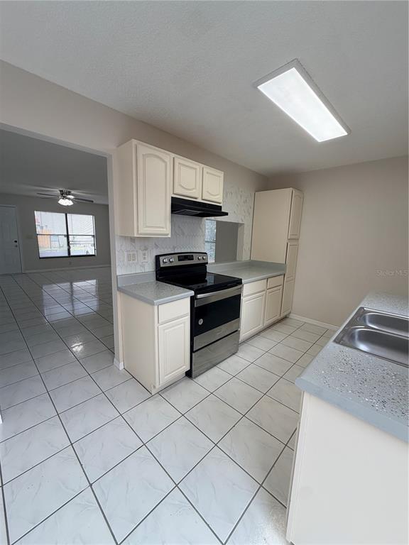 Foto del edificio - 1625 Long Ridge Ct