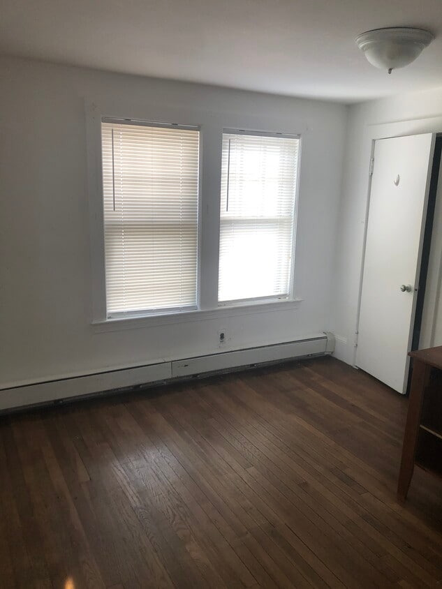 Primary Photo - 40 Seafoam Ave
