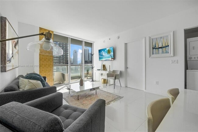 Building Photo - 485 Brickell Ave