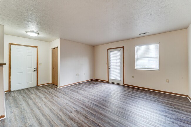 Foto del edificio - The Residences at Belleville Park