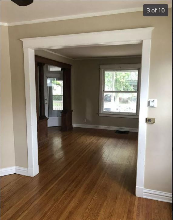 Sala de estar - 1026 N Elmwood Ave