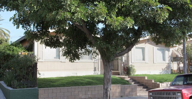 Foto del edificio - 740-746 Daisy Ave