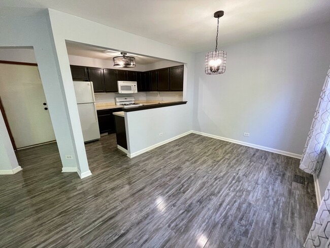 Building Photo - 221 Mistwood Ln