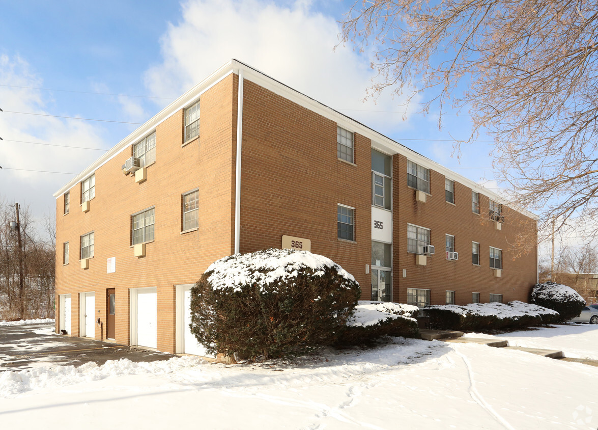 Primary Photo - Yale Avenue Apartments