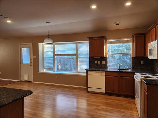 Foto del edificio - 3913 Chimney Rock Dr