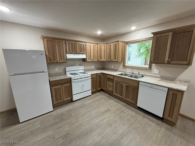 Building Photo - 430 2nd Dr NE