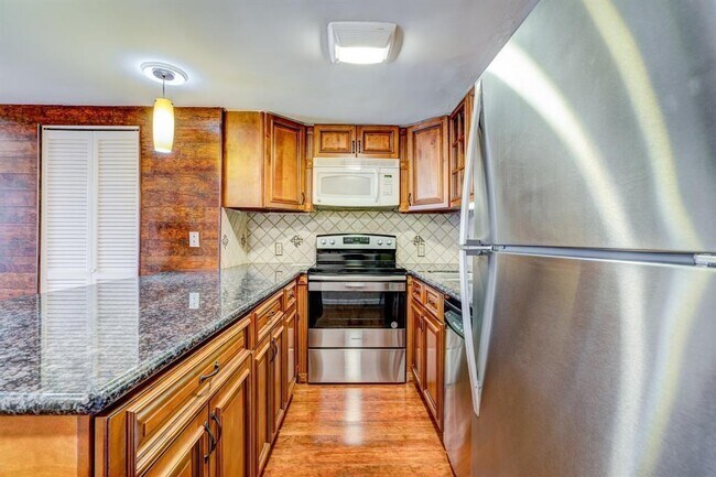 Foto del edificio - 7520 Hornwood Dr