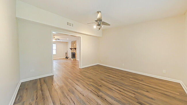 Foto del edificio - 344 Park Way Ct E