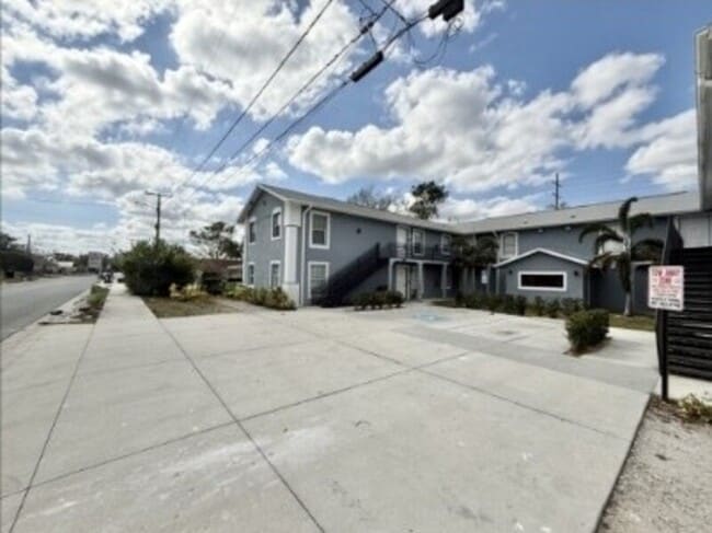Building Photo - 425 F St