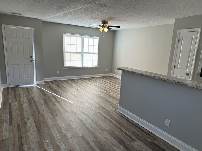 Building Photo - 710 Rushing St