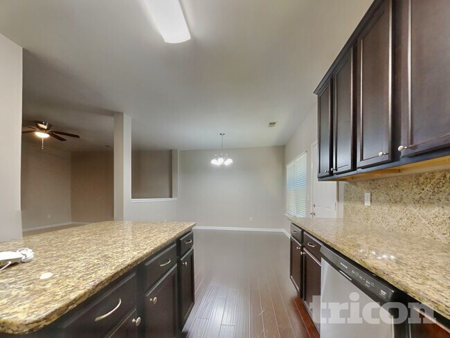 Foto del edificio - 121 Southwind Cir
