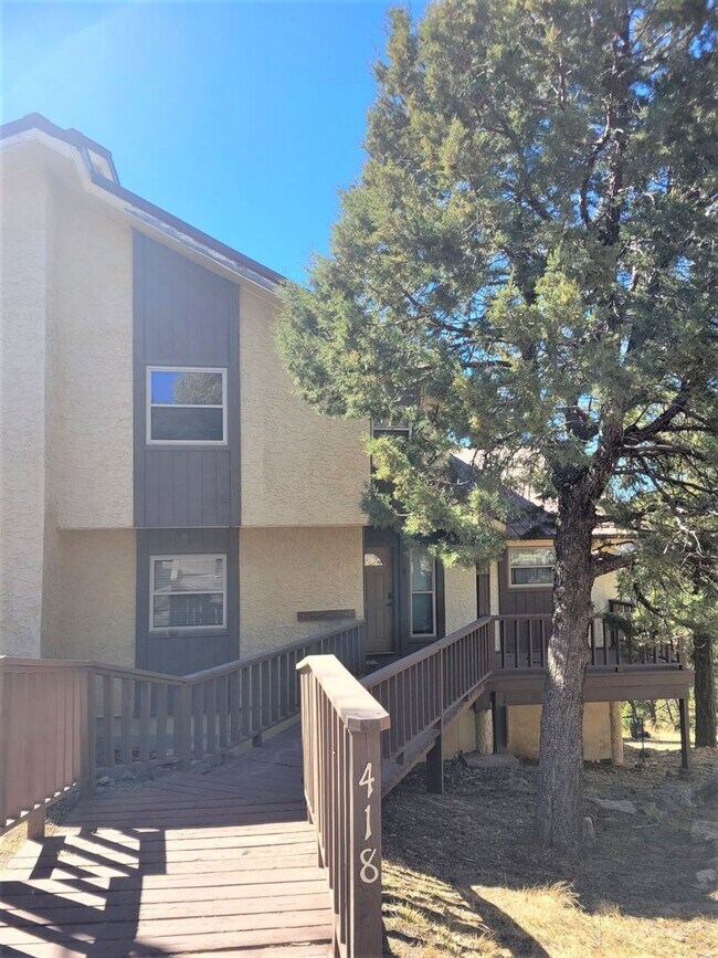 Foto del edificio - Large Townhome with Views of Sierra Blanca...