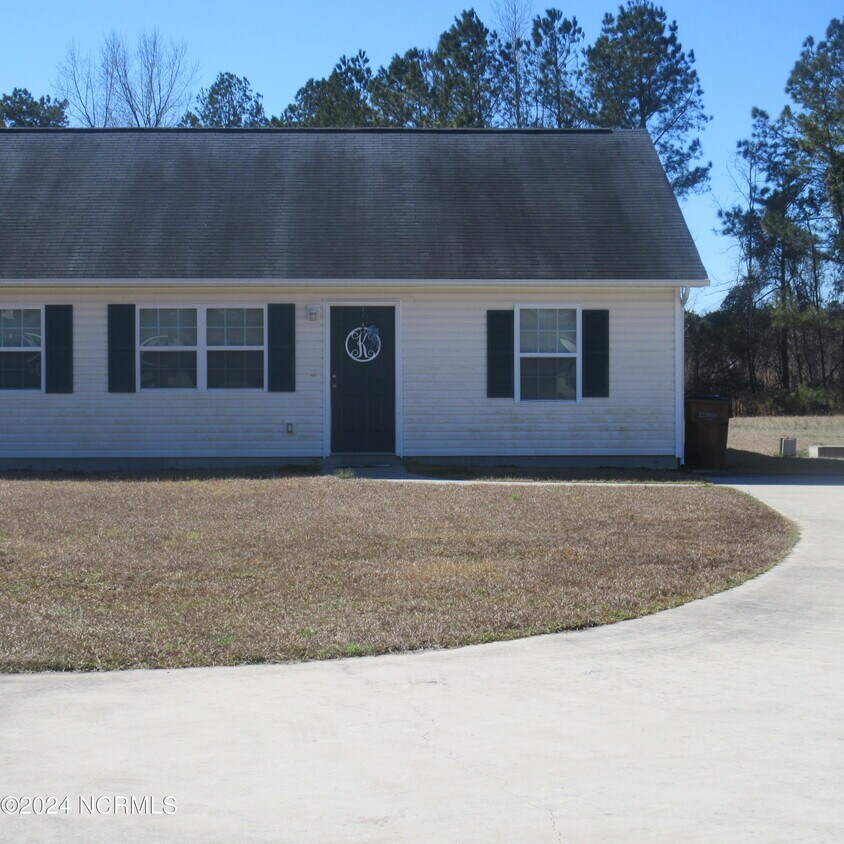 586 Haws Run Rd, Jacksonville, NC 28540 Townhome Rentals in