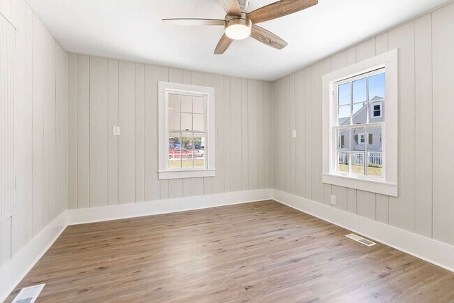 Foto del edificio - 216 Facility Dr