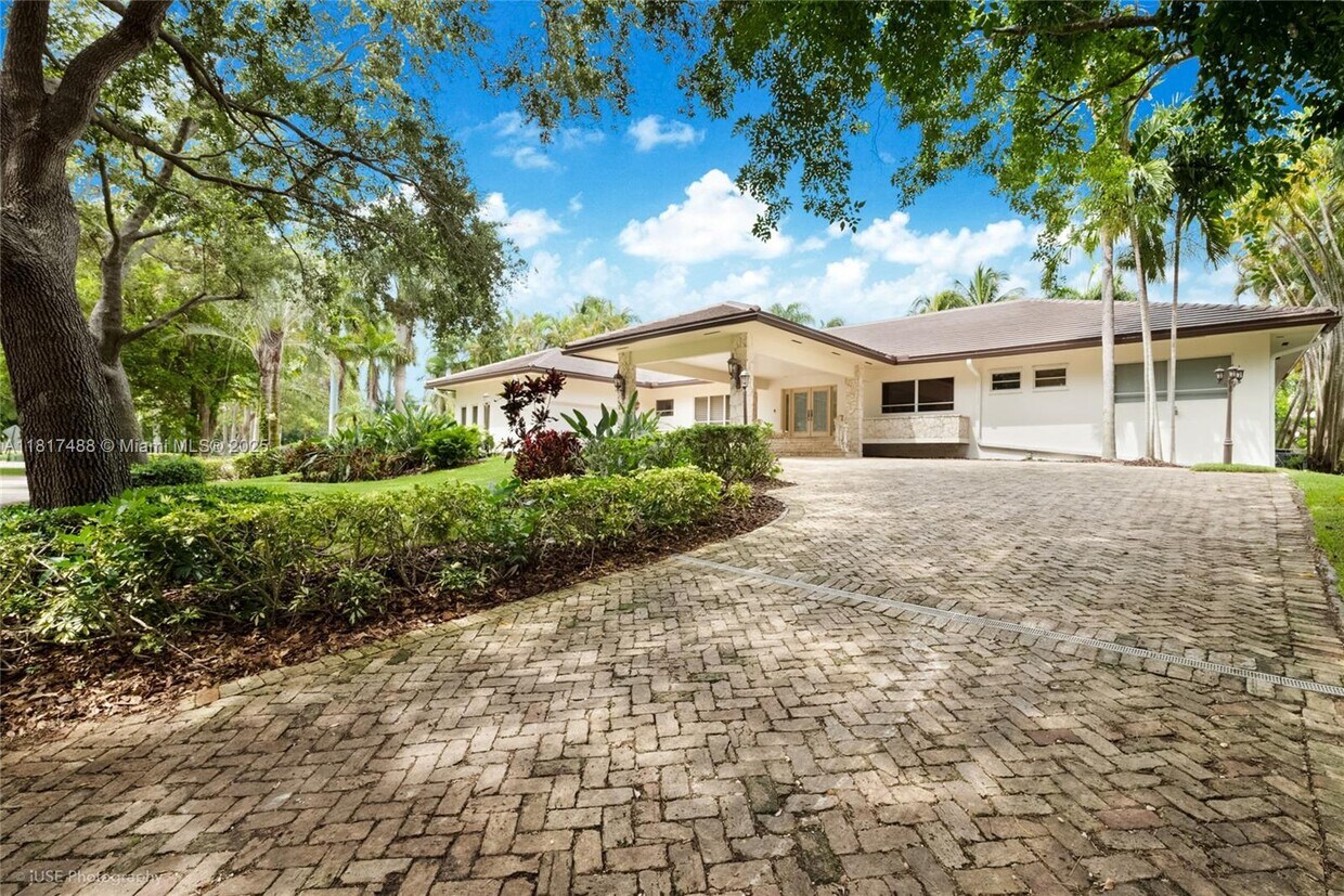 Primary Photo - 236 Costanera Rd