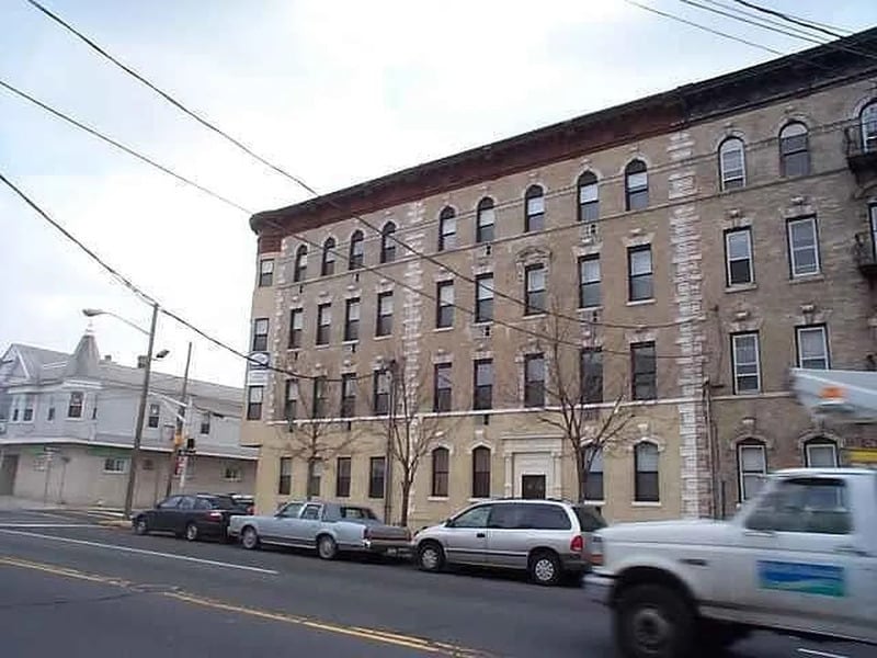 Primary Photo - 518-524-524 John F. Kennedy Blvd