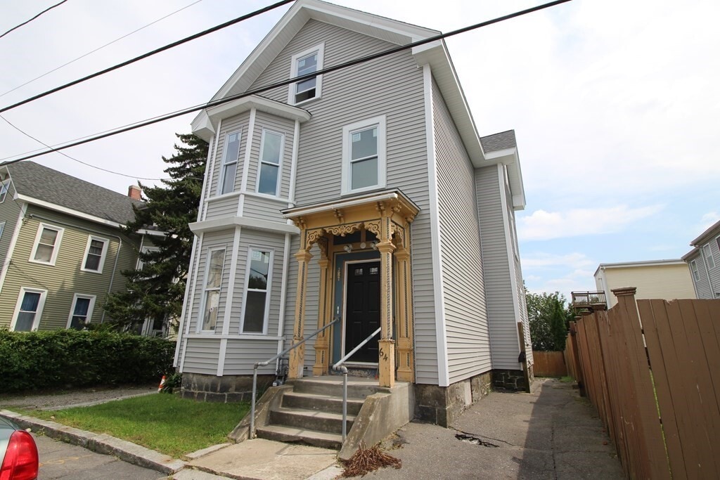64 Butterfield St Unit 2, Lowell, MA 01854 Room for Rent in Lowell