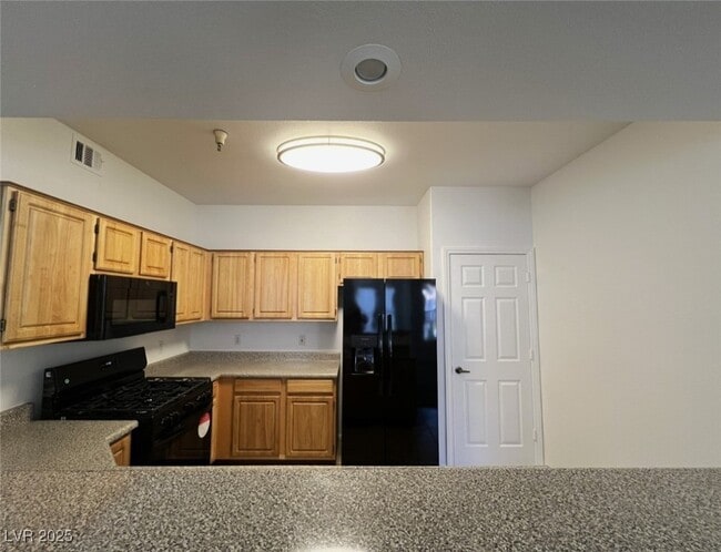 Building Photo - 5855 Valley Dr