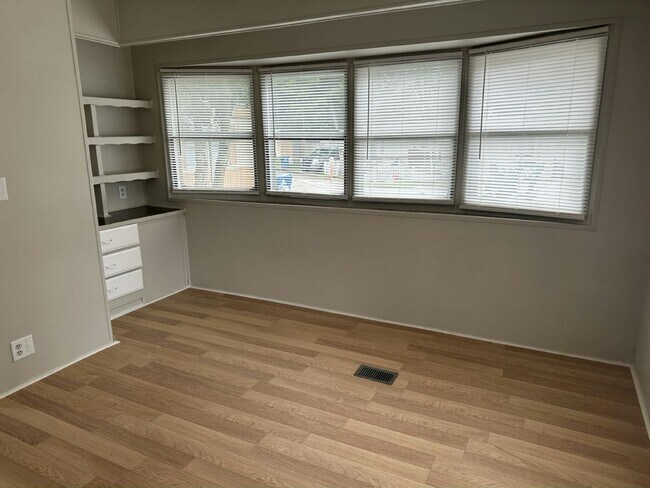 Building Photo - 3603 Clarks Creek Rd