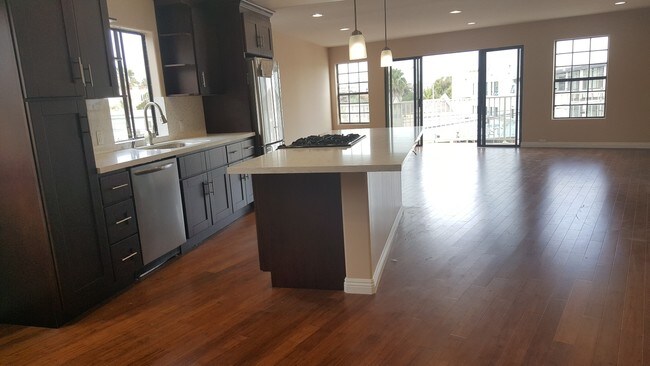 Kitchen - 308 Pershing Dr