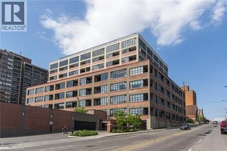 Building Photo - 112 Benton St