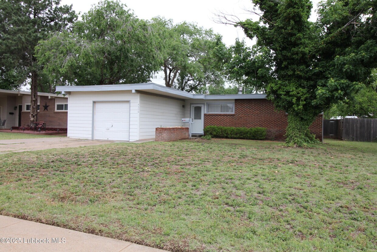 Foto principal - 4506 44th St
