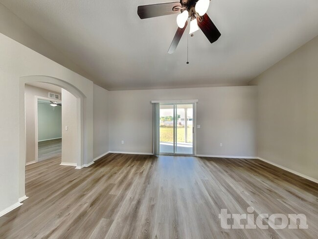 Foto del edificio - 495 Majestic Gardens Blvd