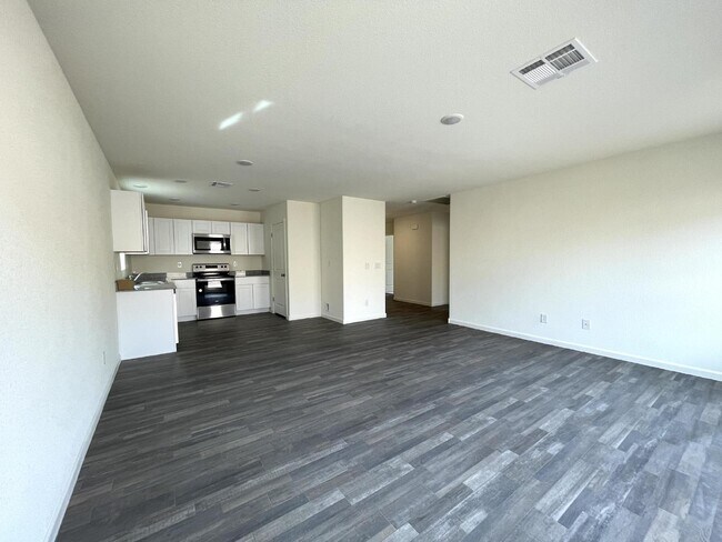 Building Photo - $1,675 rent - Home in gated community with...