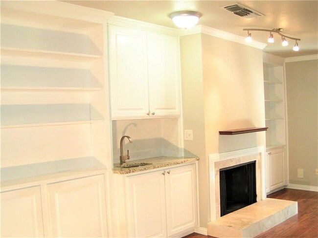 Foto del edificio - 6627 Valleyside Rd