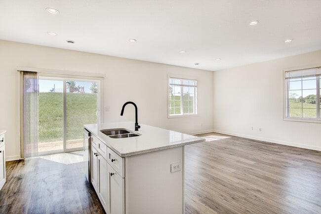 Building Photo - 1047 Dailey Pl