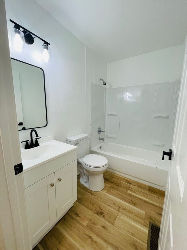 Foto del edificio - Stunning 4 Bedroom Home for Rent - Fully Remodeled!