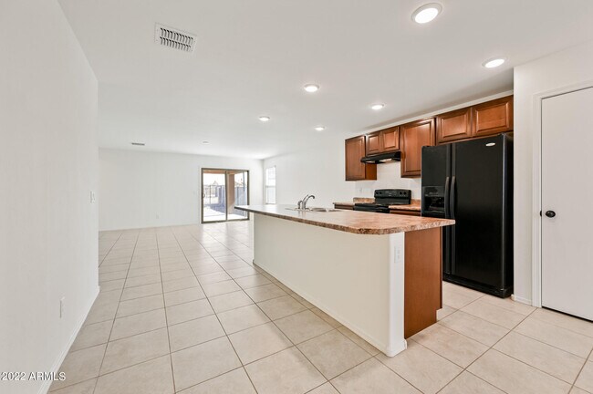 Building Photo - 739 W Jardin Dr