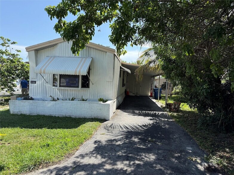 Primary Photo - 3161 SW 53rd Ave