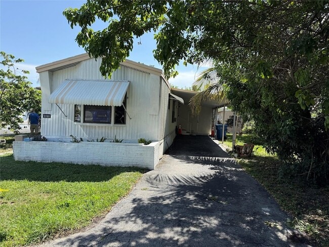 Building Photo - 3161 SW 53rd Ave