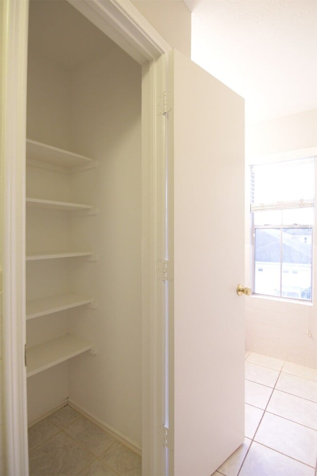 Building Photo - 8230 Golf Green Cir