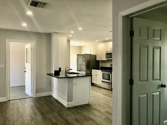 Foto del edificio - 680 Forest Hill Ln NW