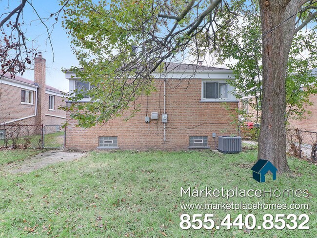 Building Photo - 14341 Woodlawn Ave