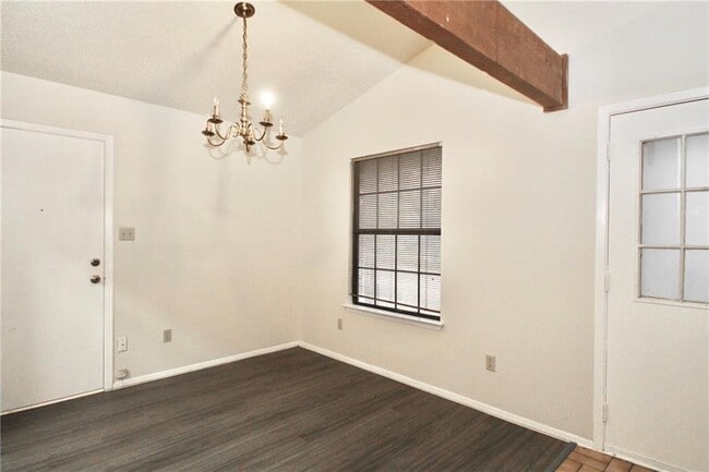 Foto del edificio - 6710 Hart Ln