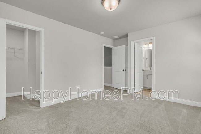 Building Photo - 523 Green Fern Dr
