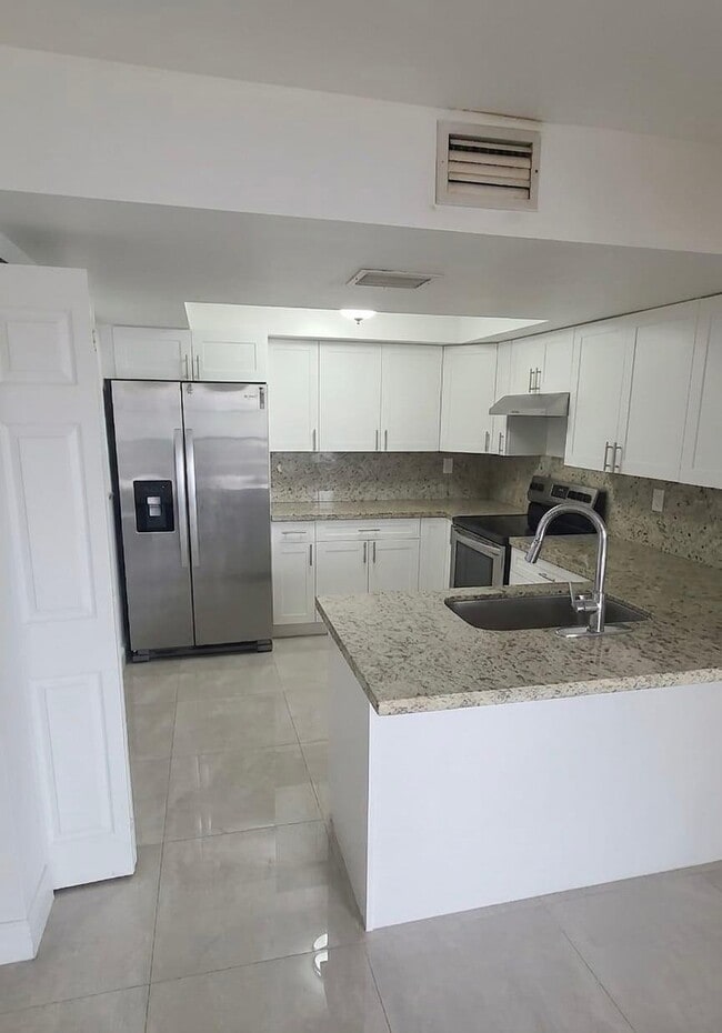 Foto del edificio - 10847 NW 7th St