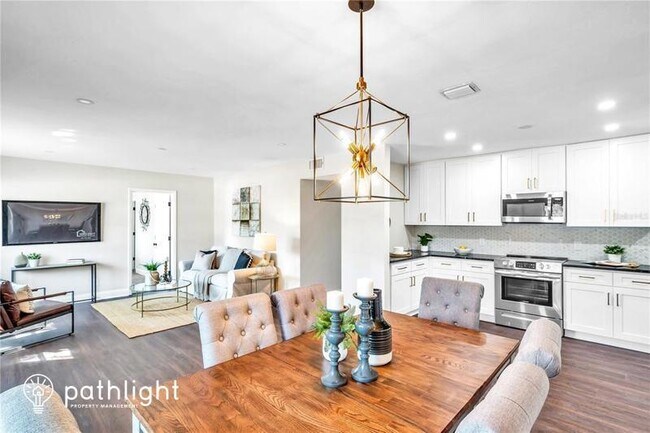 Foto del edificio - 8705 Flame Vine Avenue
