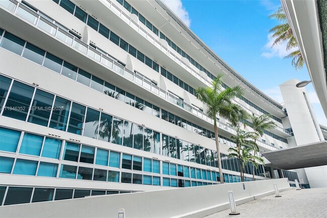 Foto del edificio - 2950 NE 188th St